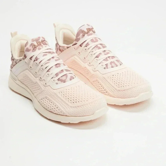 Like new APL techloom tracer women’s